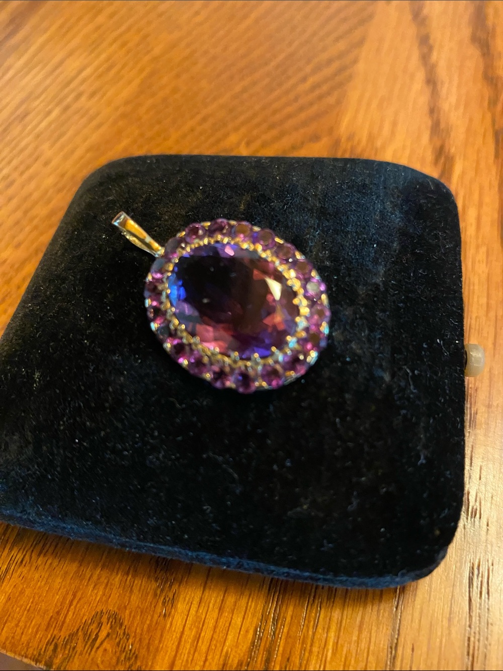 Amethyst Oval Halo Pendant 12 K Gold - Picture 2 of 4